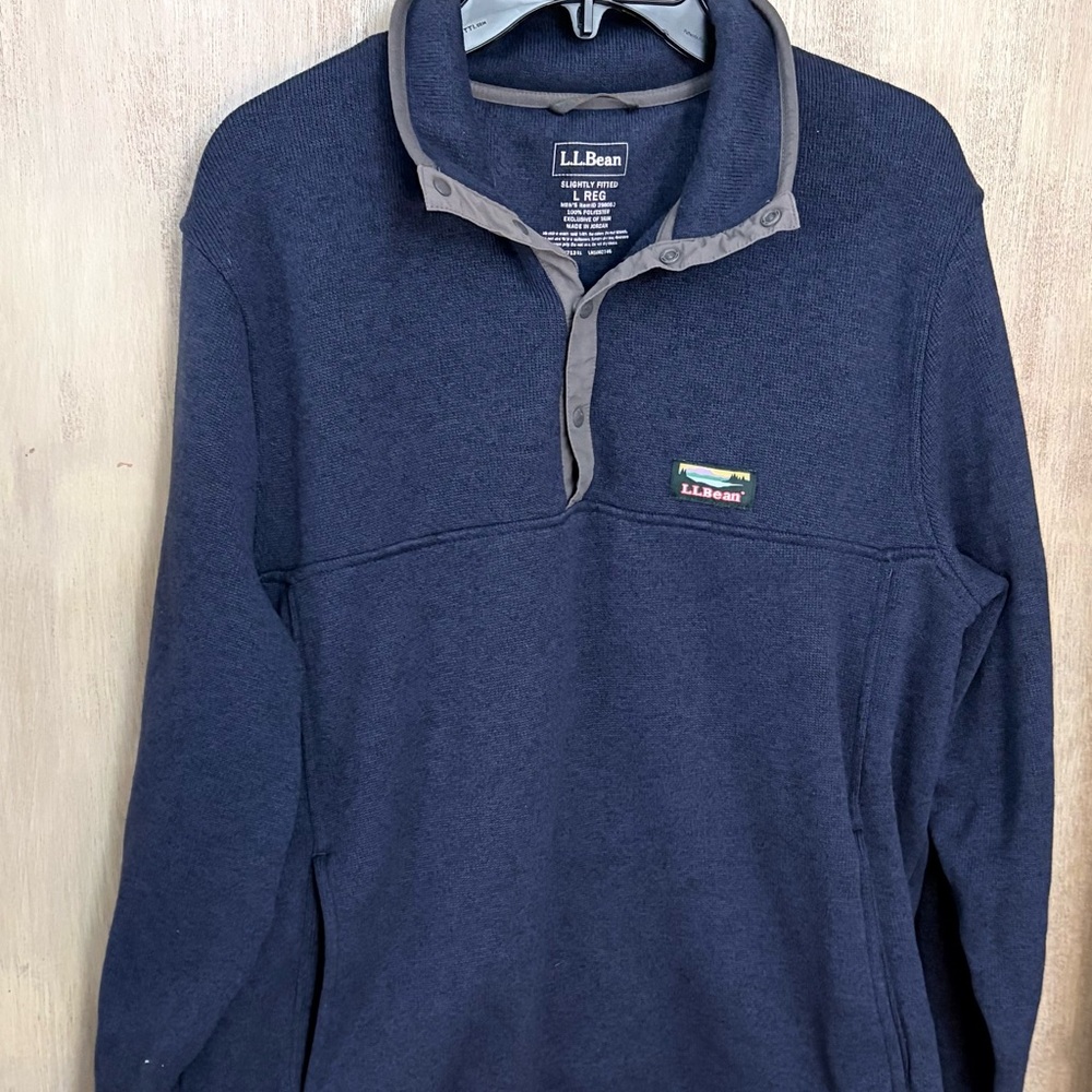 L.L. Bean Dark Blue Fleece Pullover size L trimmed in gray.